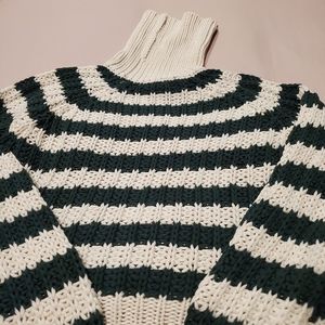 H & M cropped sweater